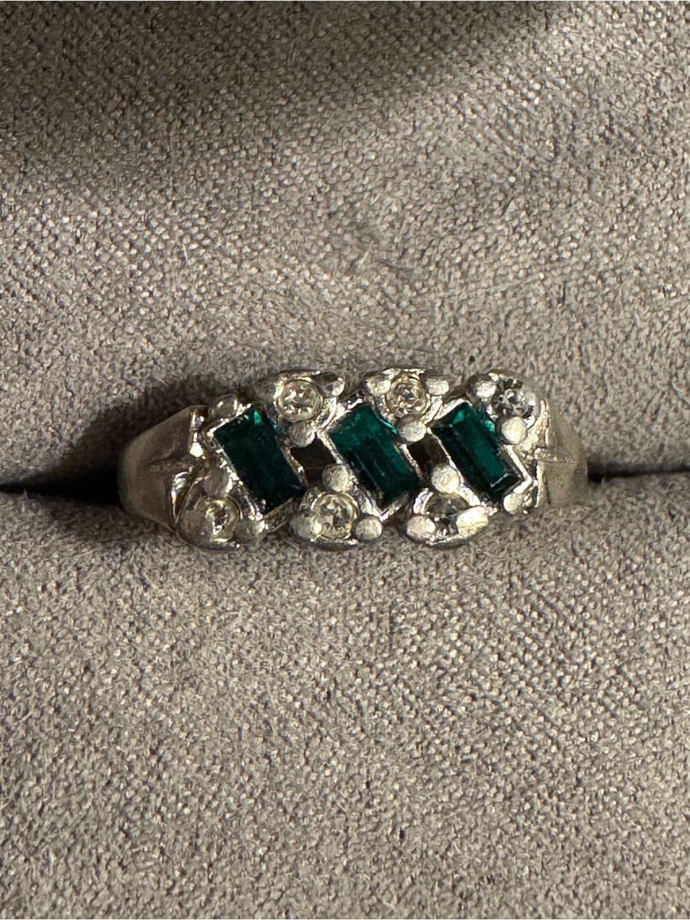 Vintage Avon Emerald Green Baguette Rhinestone Adjustable Ring